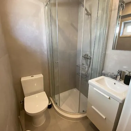 Carcavelos Shared Serviced 11
