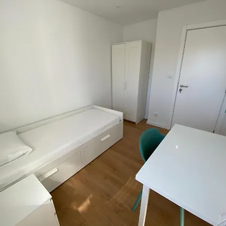 Carcavelos Shared Serviced 11 *